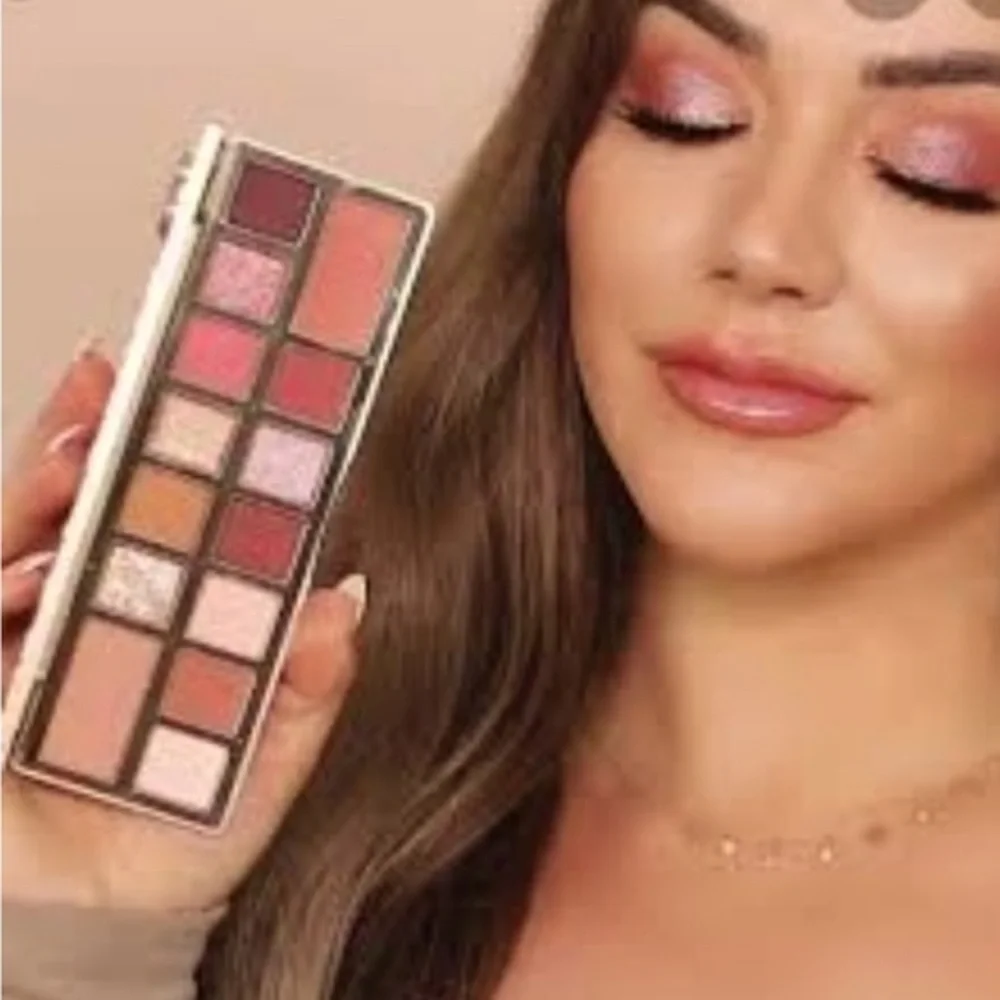 Too Faced-Teddy Bare Bare It All Eyeshadow Palette - Picture 1 of 5